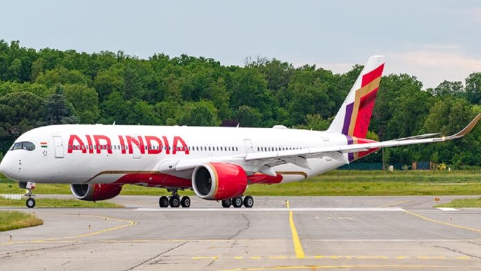 Bomb threat on Air India flight: এয়াৰ ইণ্ডিয়াৰ মুম্বাই-নিউয়ৰ্ক বিমানক বোমাৰে উৰুৱাই দিয়াৰ ভাবুকি; ভাবুকিৰ পাছতেই বিমানখন ঘূৰোৱা হ'ল দিল্লীলৈ