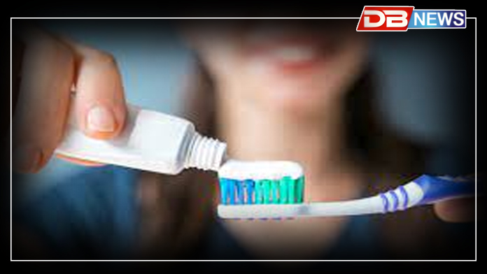 Toothpaste: ঘৰুৱা বিভিন্ন কামৰ ব্যৱহাৰ হয় টুথপেষ্ট